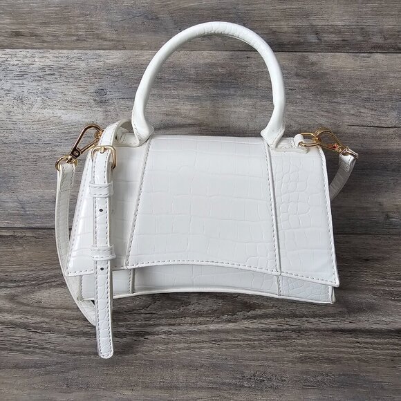 Urban Expressions Lucas Oatmilk Croco Embossed Crossbody Bag - Picture 14 of 14